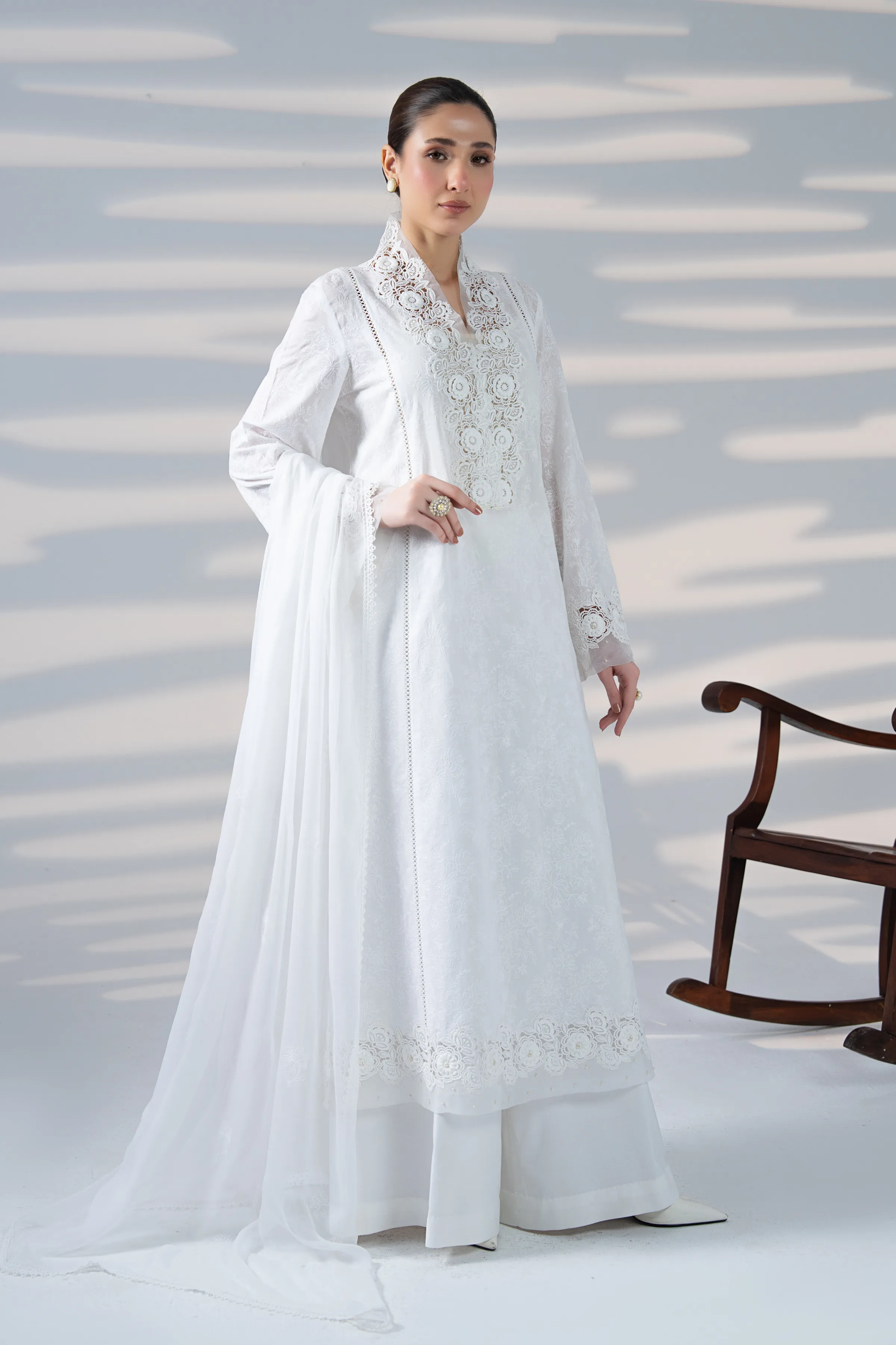 WHITE CLASSIC 13