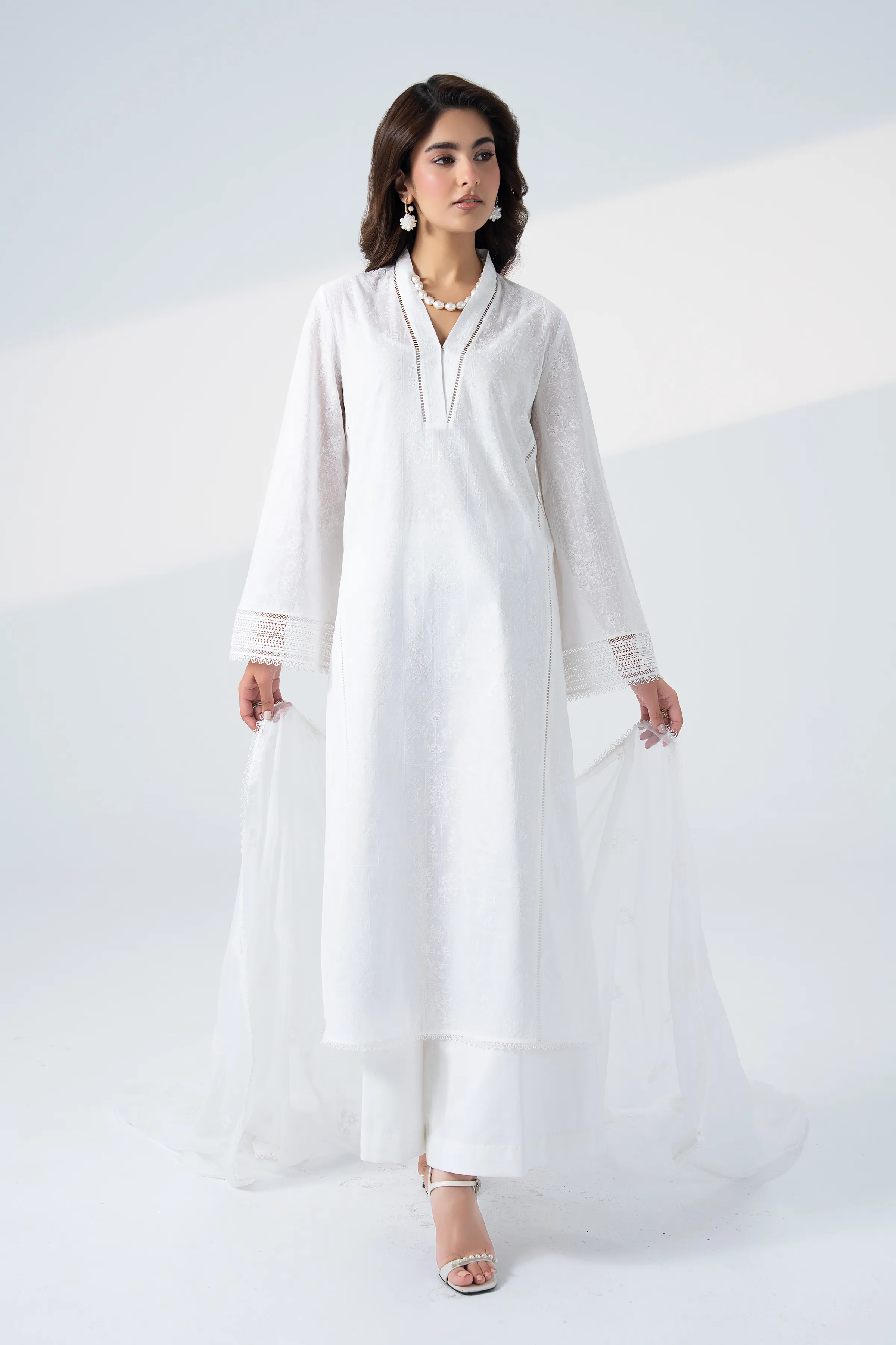 WHITE CLASSIC 15